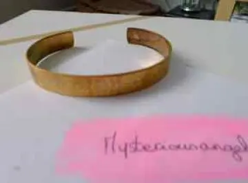 Bracelet manchette, Inconnue