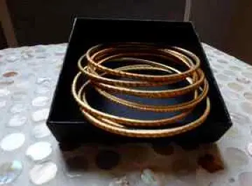 Bracelets métalliques, Inconnue