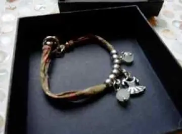 Bracelet liberty, Inconnue