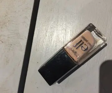 Vernis nude, Elf