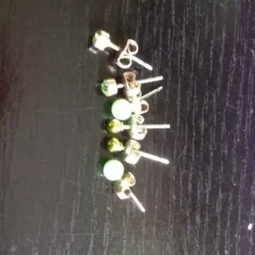 BOUCLE D'OREILLE VERTES, Inconnue