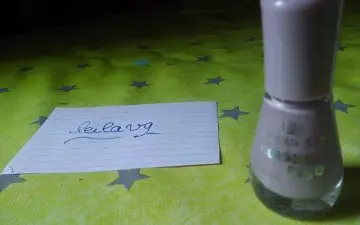 Vernis essence mauve pastel, Essence