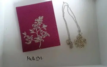 porte carte et collier, Yves Rocher