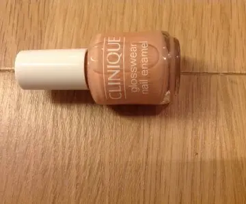Vernis nude, Clinique