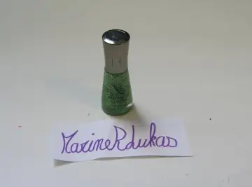 Vernis à pailettes vert, Vera valenti