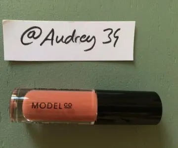 Lip lacquer, ModelCo