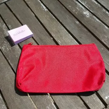 trousse beauté, Inconnue