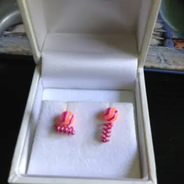Boucles d'oreilles, Inconnue