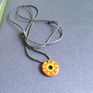 Collier soleil, Inconnue