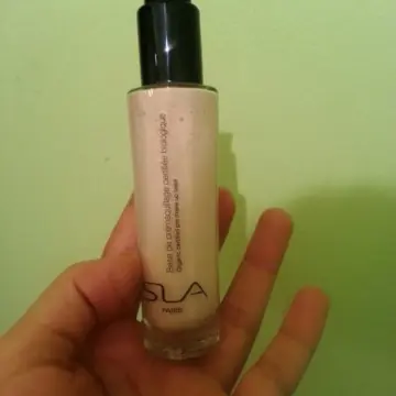 Base de maquillage, SLA Paris