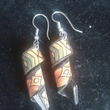 boucles d'oreilles cuir, Inconnue