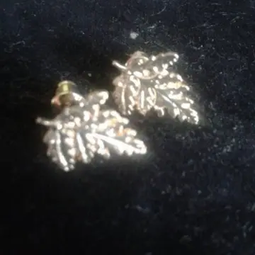 boutons d'oreilles feuilles dorées, Inconnue