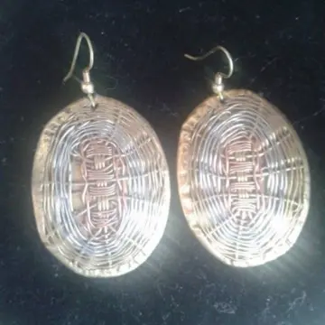 boucles d'oreilles, Inconnue