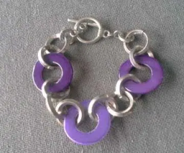 Bracelet fantasie violet, Inconnue