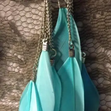 Boucle d'oreille plumes bleues, Claire's