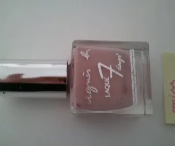 Vernis à ongles rose, Agnès b.