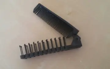 Peigne/Brosse pliante, Inconnue