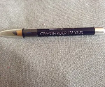 Crayon pour les yeux bleu neuf, Cosmépro