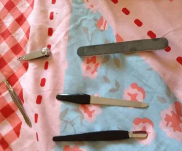 Kit pour manucure, Inconnue