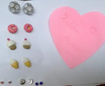 Mot de boucles d'oreilles, Claire's