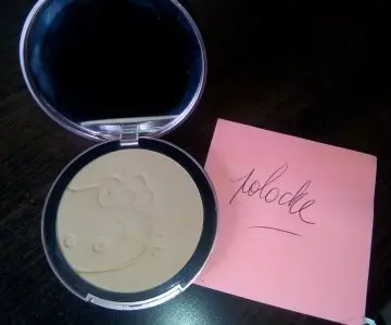 Poudre compacte Hello Kitty, Sanrio