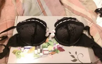 Soutien gorge noir dentelle et rose palle, Inconnue