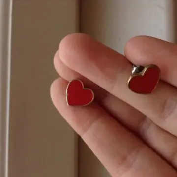 Boucles d'oreilles coeur, Inconnue