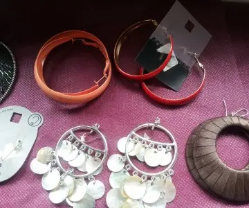 boucle d oreille, Six