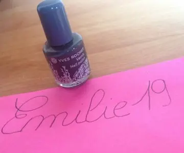 Vernis bleu, Yves Rocher