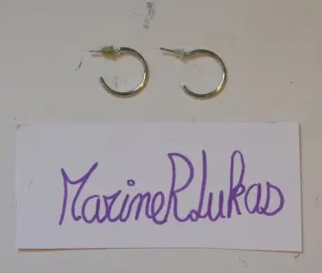 Boucles d'oreilles anneaux, Inconnue