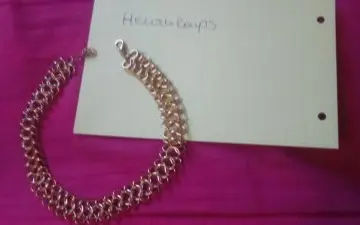 Collier chaine ras de cou doré, Née Jolie