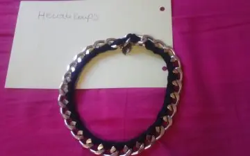 Collier chaine or ruban noir, Inconnue