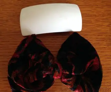 2 barrettes, Inconnue