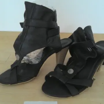chaussures, Inconnue