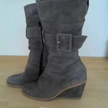 Bottes 35, Inconnue