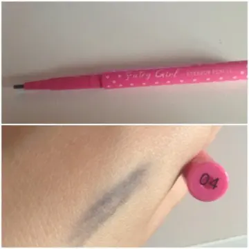 Crayon sourcil, Née Jolie