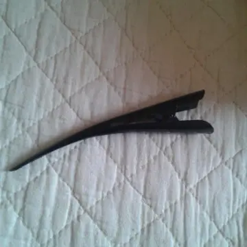 Pince pour cheveux, Inconnue