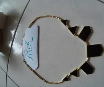 Collier, Inconnue
