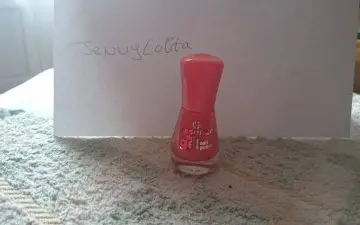 Vernis gel Corail, Essence
