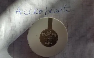 la poudre caron, Caron