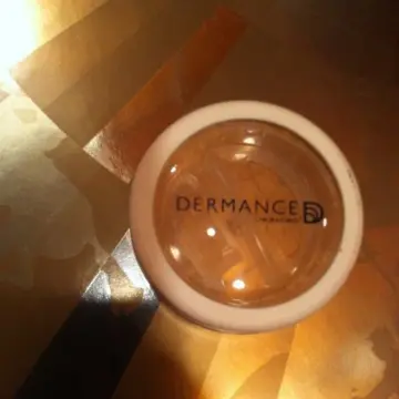 poudre minérale, Dermance