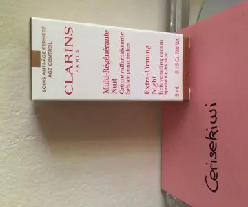 Échantillon multi régénérante nuit, Clarin's