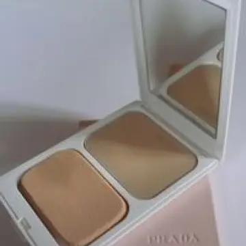 Poudre compacte, Prada