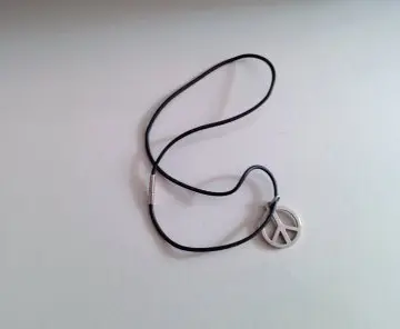 collier peace, Inconnue
