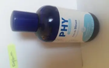 Eau de bleuet, Phy