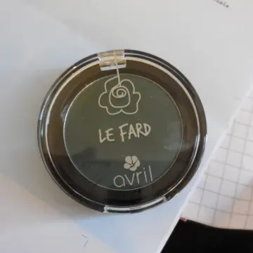 Fard à paupières, Avril