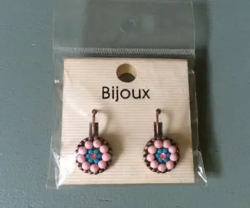Boucles  d'oreilles, Inconnue