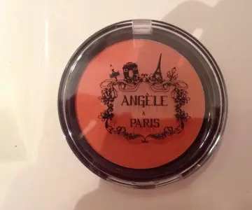 Blush, Angèle à Paris