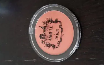Blush Angèle à Paris, De Bruyère