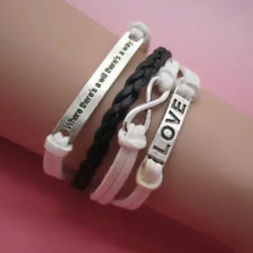 Bracelet cuir, Inconnue